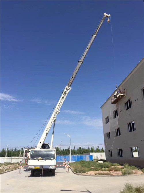 金堂县“轻装强干”—— 吊车的 “轻量化臂架” 技术